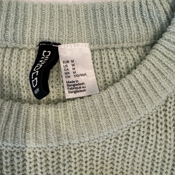 H&M cropped crew neck knit sweater - Size Medium - Picture 2 of 2
